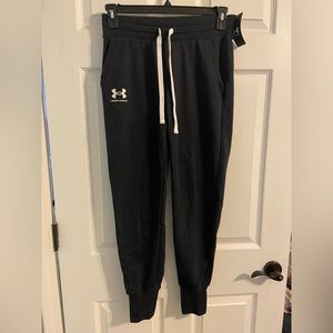 Women’s Under Armour loose Rival Fleece Joggers